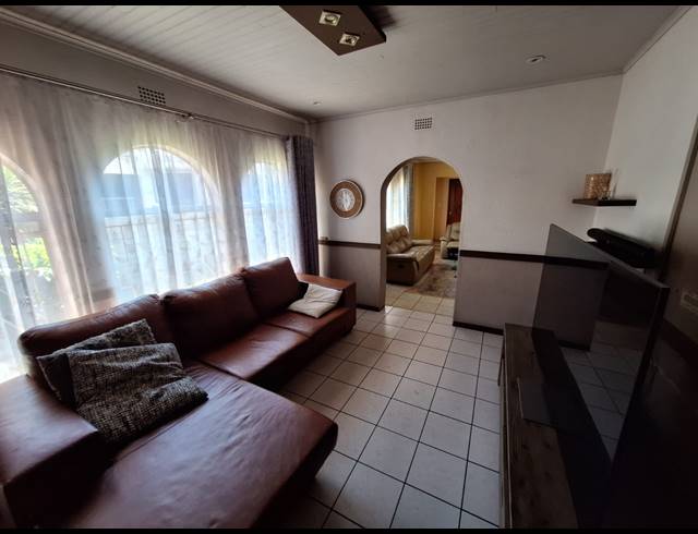 3 BEDROOM HOUSE FOR SALE IN VANDERBIJLPARK SE 3